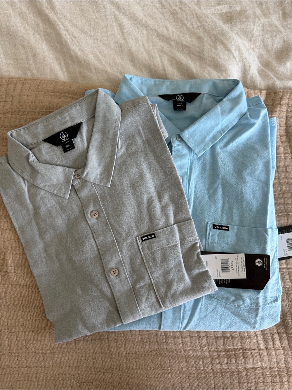 Volcom Men’s Casual Button-Down Shirt in Light Blue and Light Gray - Size L NWT